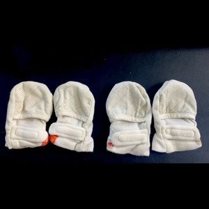 Infant Goumikids scratch mitts